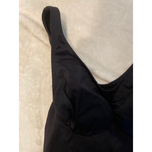 UNDERWHERE Built-In Padded Bra Shapewear Tank Top Size XL Black V Neck - Picture 2 of 5